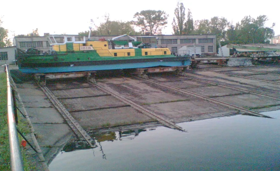 Pchacz typu Łoś, remont statku śródlądowego